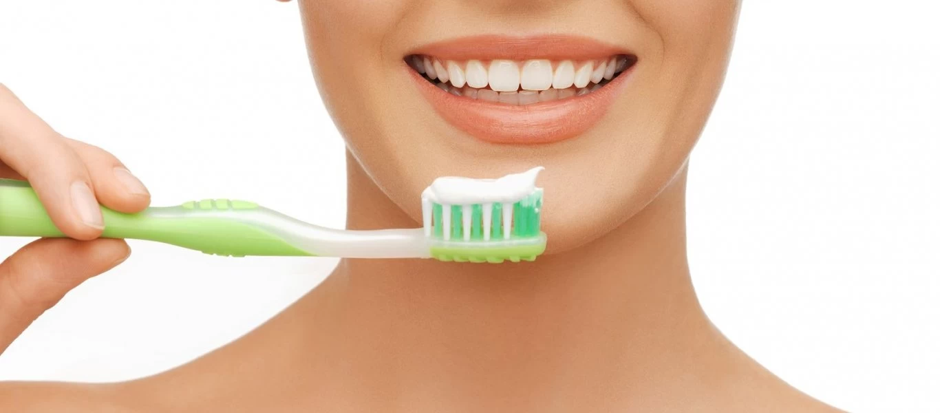 Δείτε μετά από ποιες τροφές δεν πρέπει να βουρτσίζετε τα δόντια σας